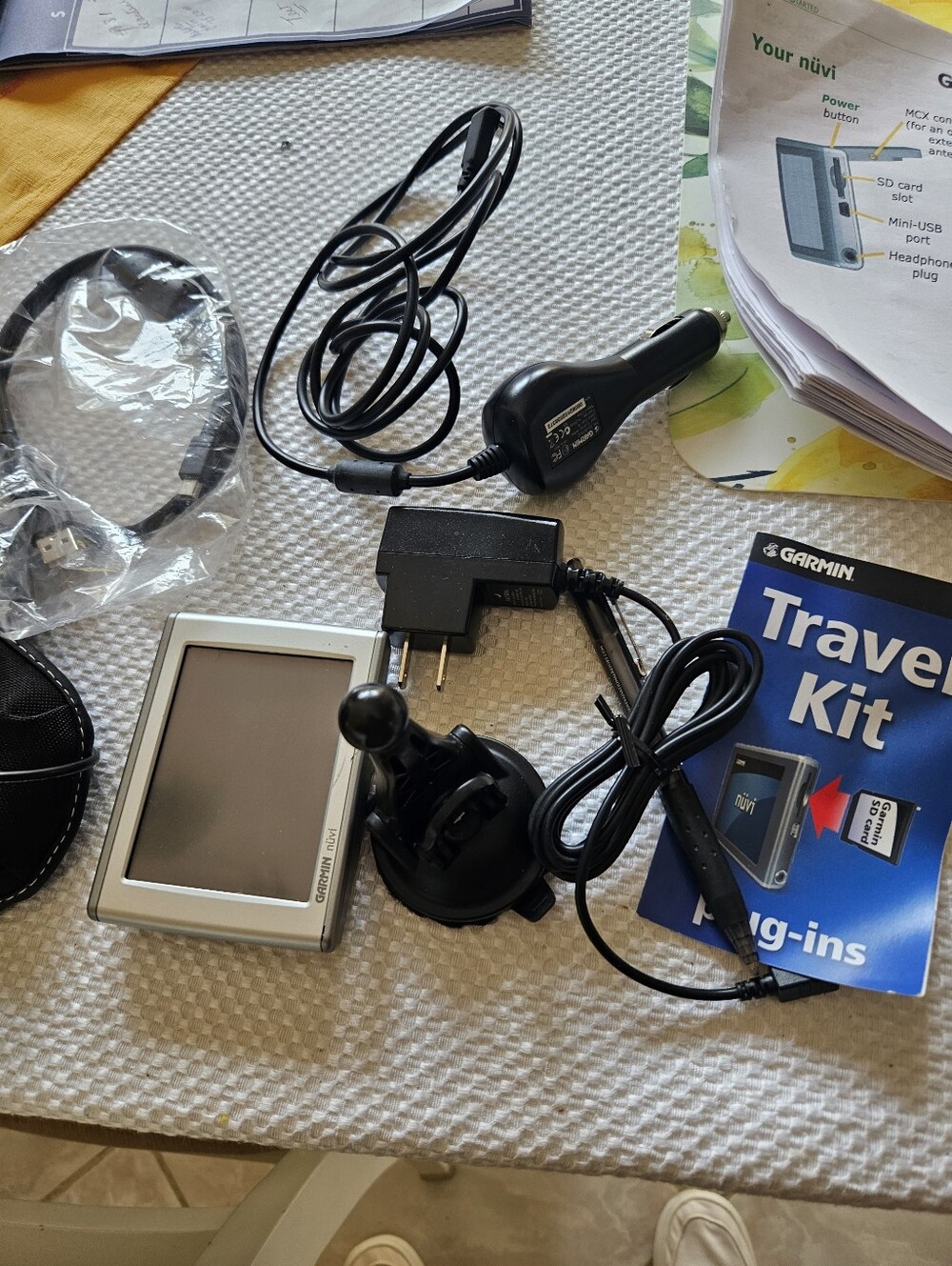 Garmin Nuvi GPS with Accessories - Silver/Black